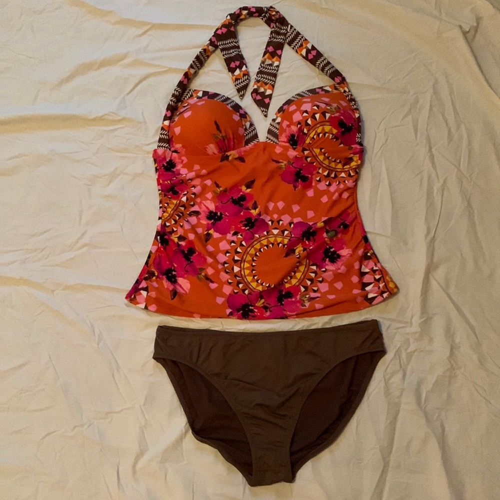 Women’s size 14 tankini bathing suit.